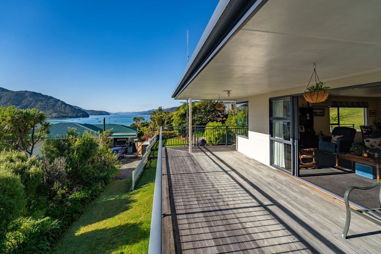 Sun, Shelter & Spectacular Water Views - Widok 3