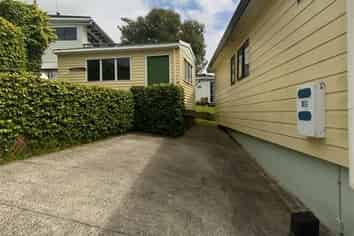 12B Holiday Road , Stanmore Bay