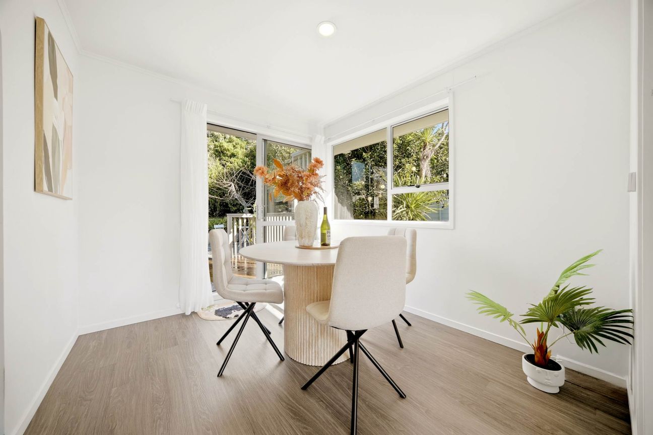 Family Living in Double Westlake Zone - Mehr