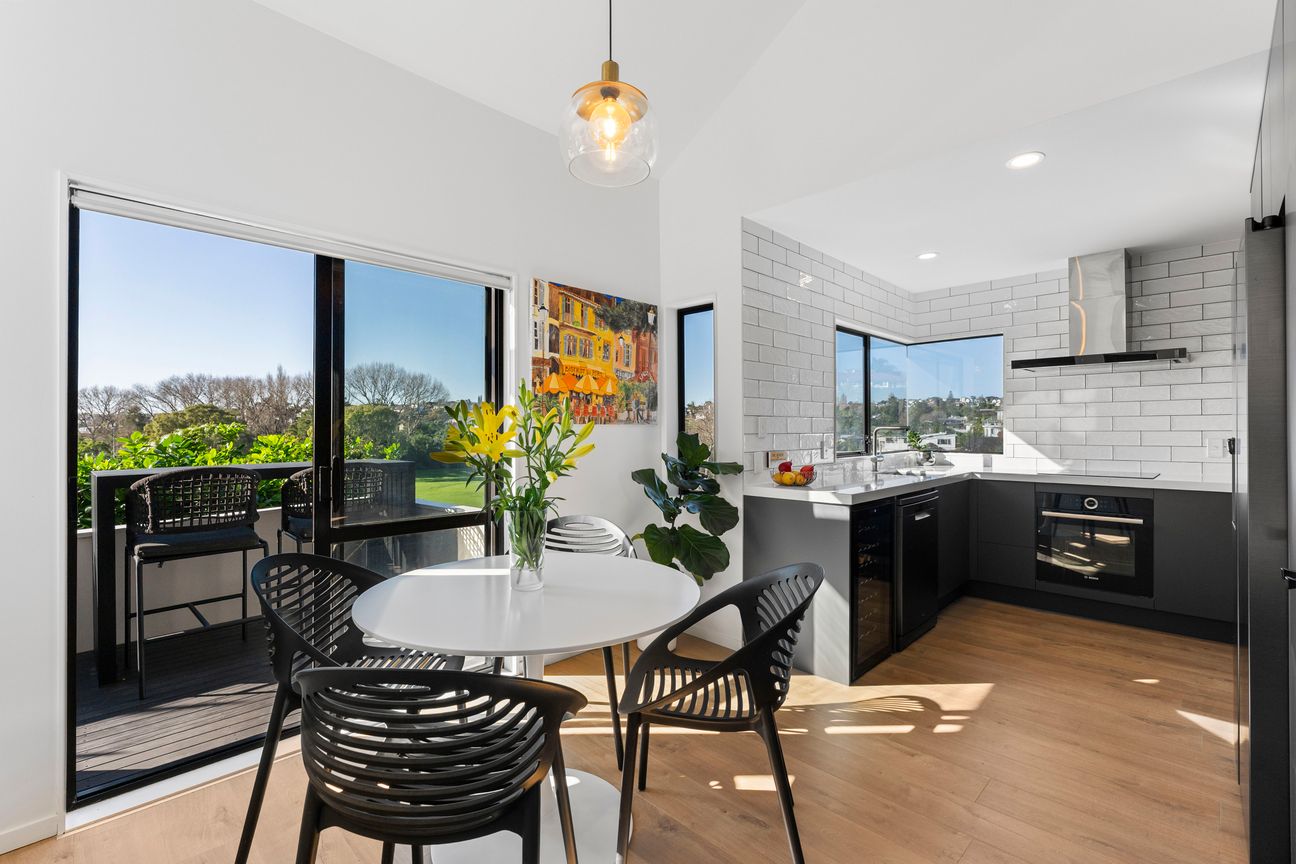 Outstanding Value with Superb Views - Vista 3