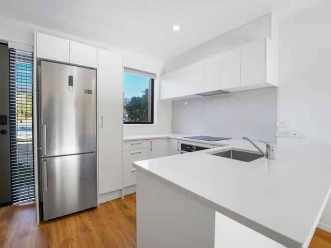 16 Rara Lane, Manukau