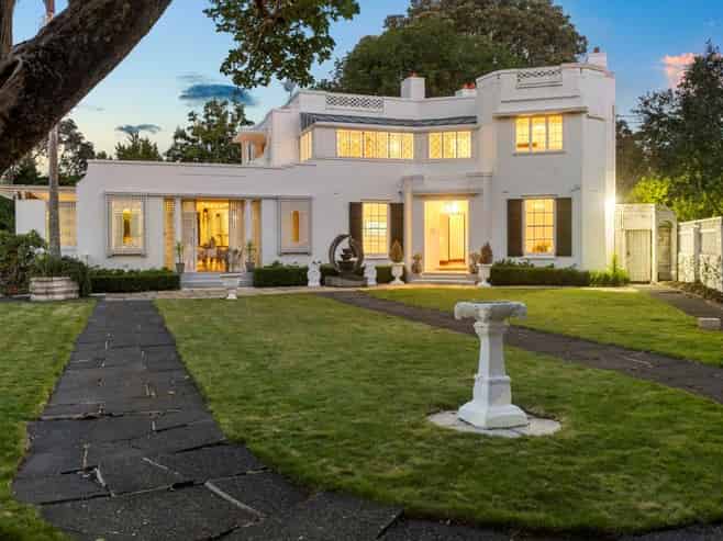 46 Mountain Road, Epsom