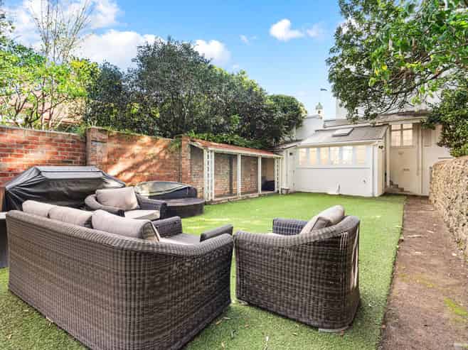 46 Mountain Road, Epsom