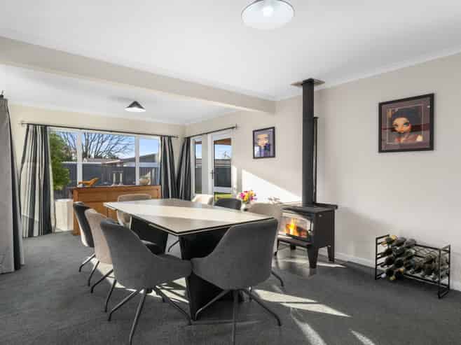 26 Newbourne Crescent, Redwoodtown