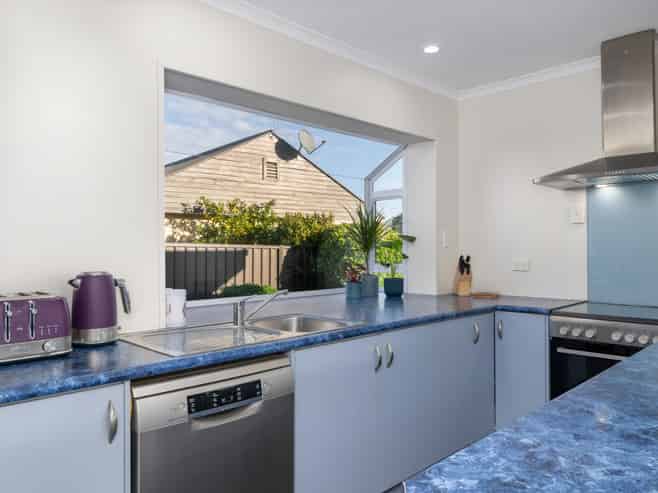 26 Newbourne Crescent, Redwoodtown