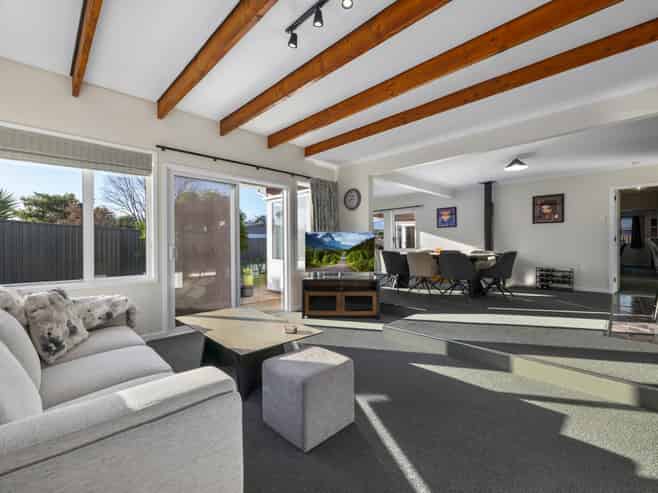 26 Newbourne Crescent, Redwoodtown
