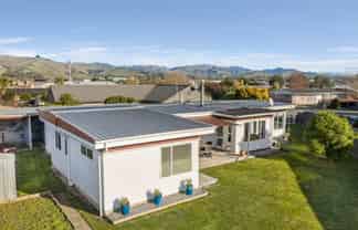 26 Newbourne Crescent, Redwoodtown
