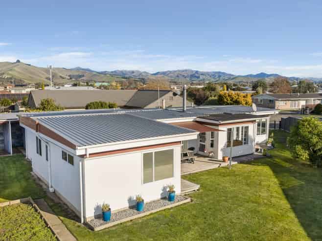 26 Newbourne Crescent, Redwoodtown