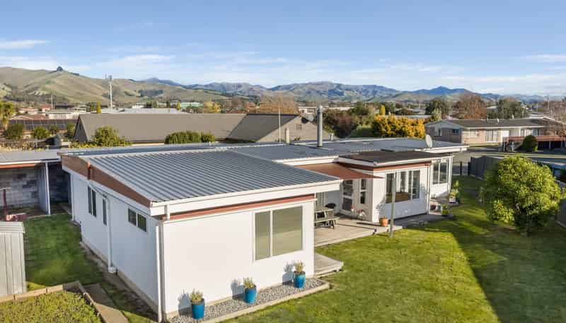 26 Newbourne Crescent, Redwoodtown