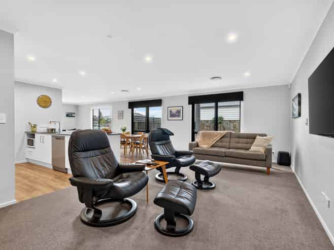 16 Austin Reid Avenue, Carterton