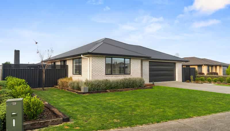 16 Austin Reid Avenue, Carterton
