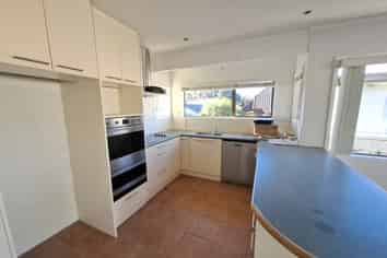 A/6 Commodore Parry Road, Castor Bay