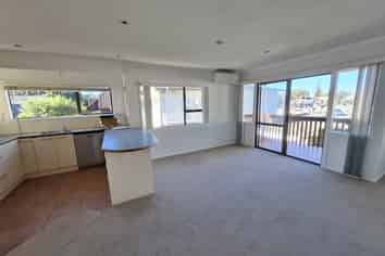 A/6 Commodore Parry Road, Castor Bay