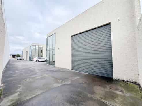Modern Industrial Unit