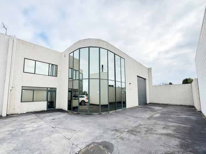 Modern Industrial Unit