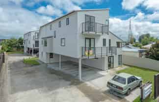 6/187 Knighton Road, Hillcrest
