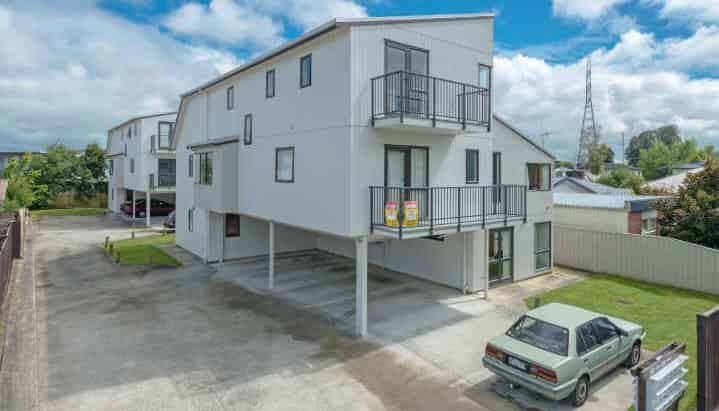 6/187 Knighton Road, Hillcrest