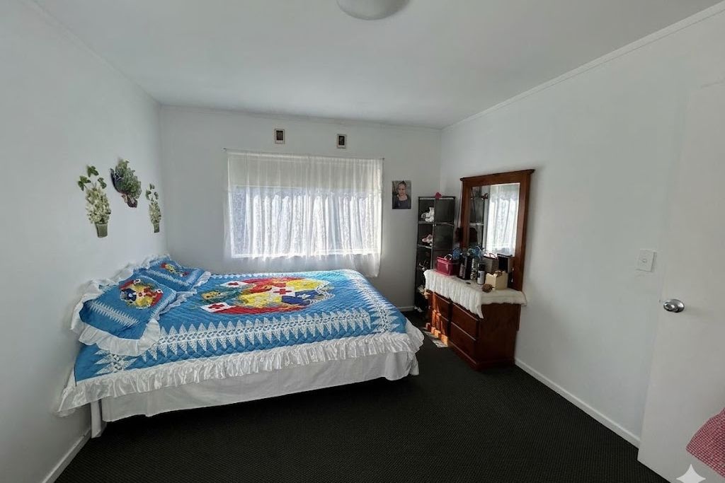 Four-bedroom home in convenient Otahuhu location! - Więcej