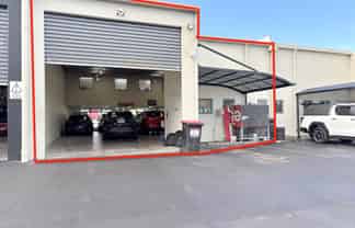 318M² CAR RETAIL SPACE FOR LEASE

