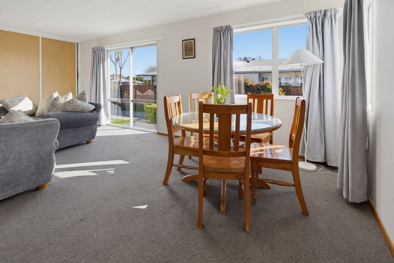 Easy Stoke Living with Strong Rental Appeal – pohled 5