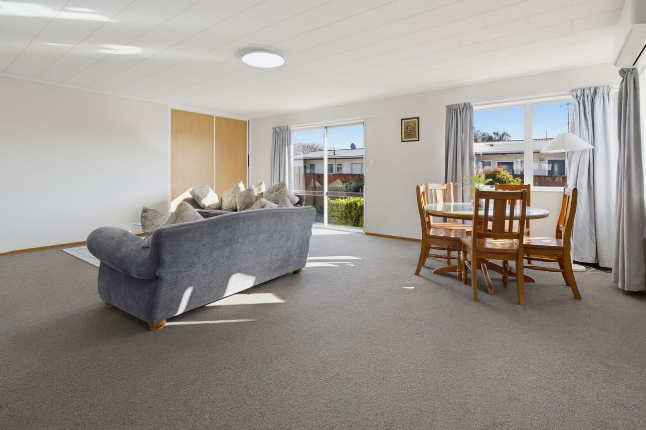 Easy Stoke Living with Strong Rental Appeal – další