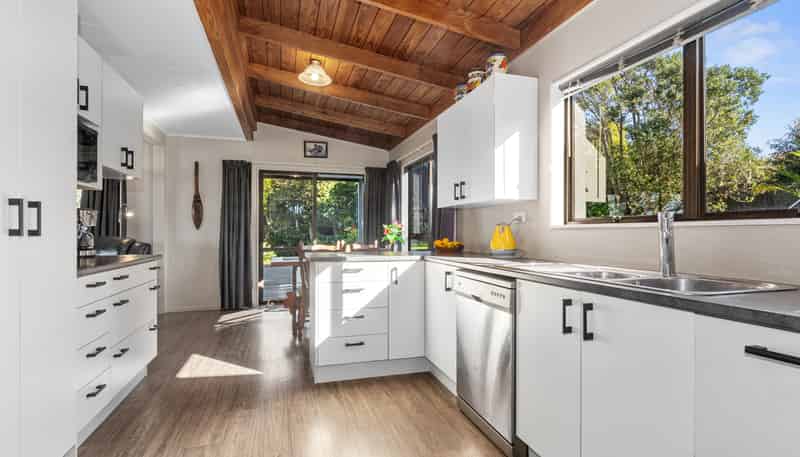 9 Lauries Drive, Kauri