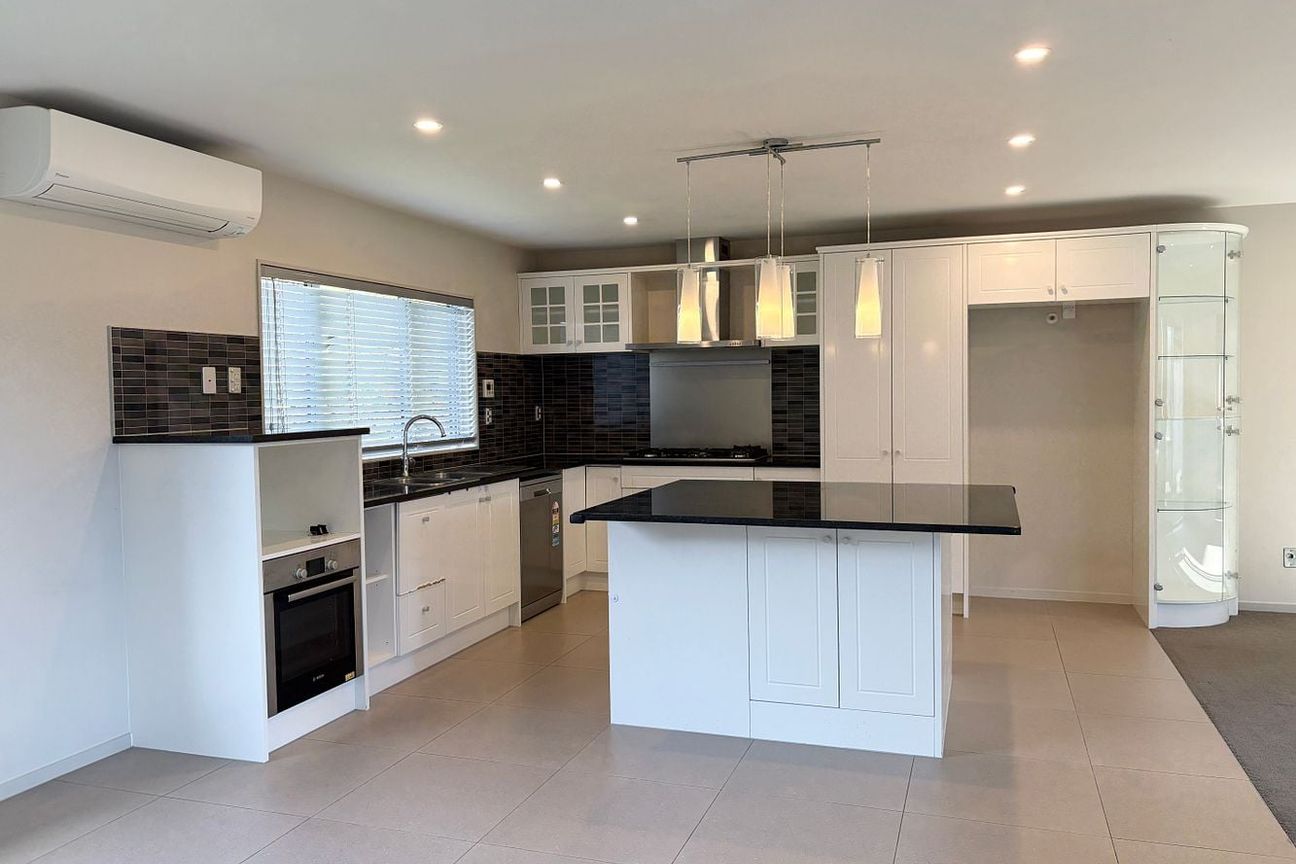 Modern Family Home in Desirable Karaka Harbourside - Widok 2