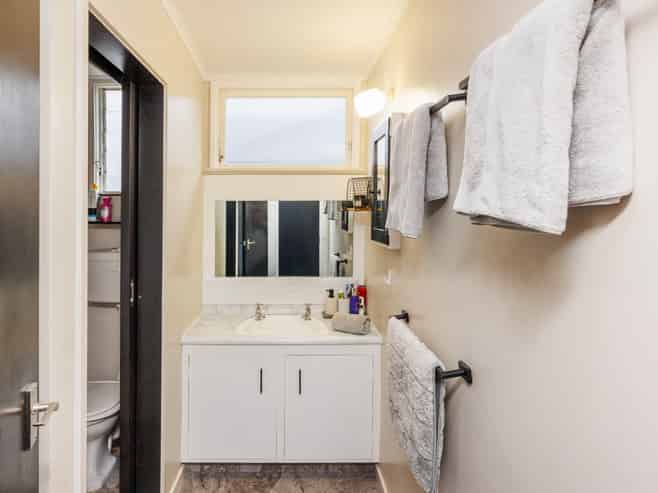2/54 Weston Avenue, Roslyn