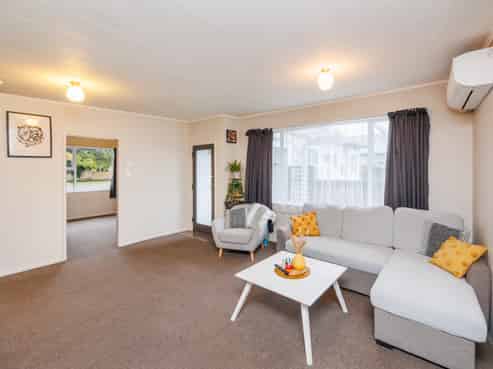 2/54 Weston Avenue, Roslyn