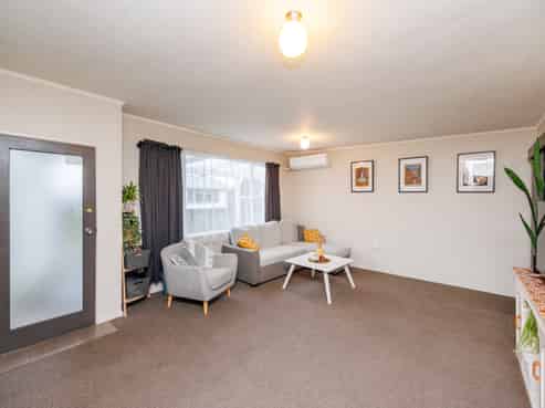 2/54 Weston Avenue, Roslyn
