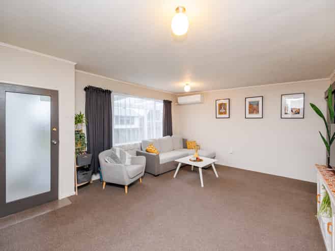 2/54 Weston Avenue, Roslyn