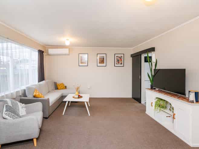 2/54 Weston Avenue, Roslyn