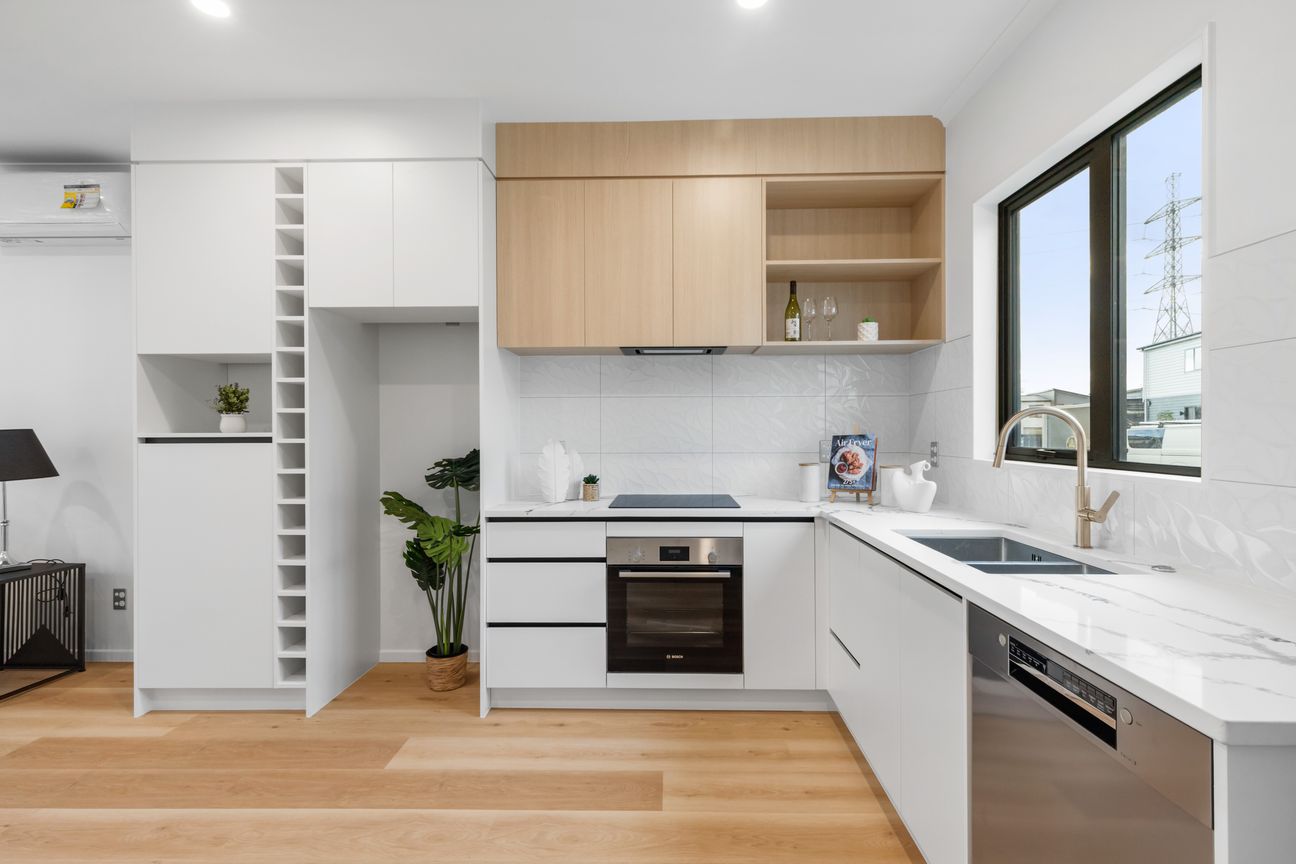 Brand New Standalone Freehold Home - Vendor Wants It Sold! - Widok 3