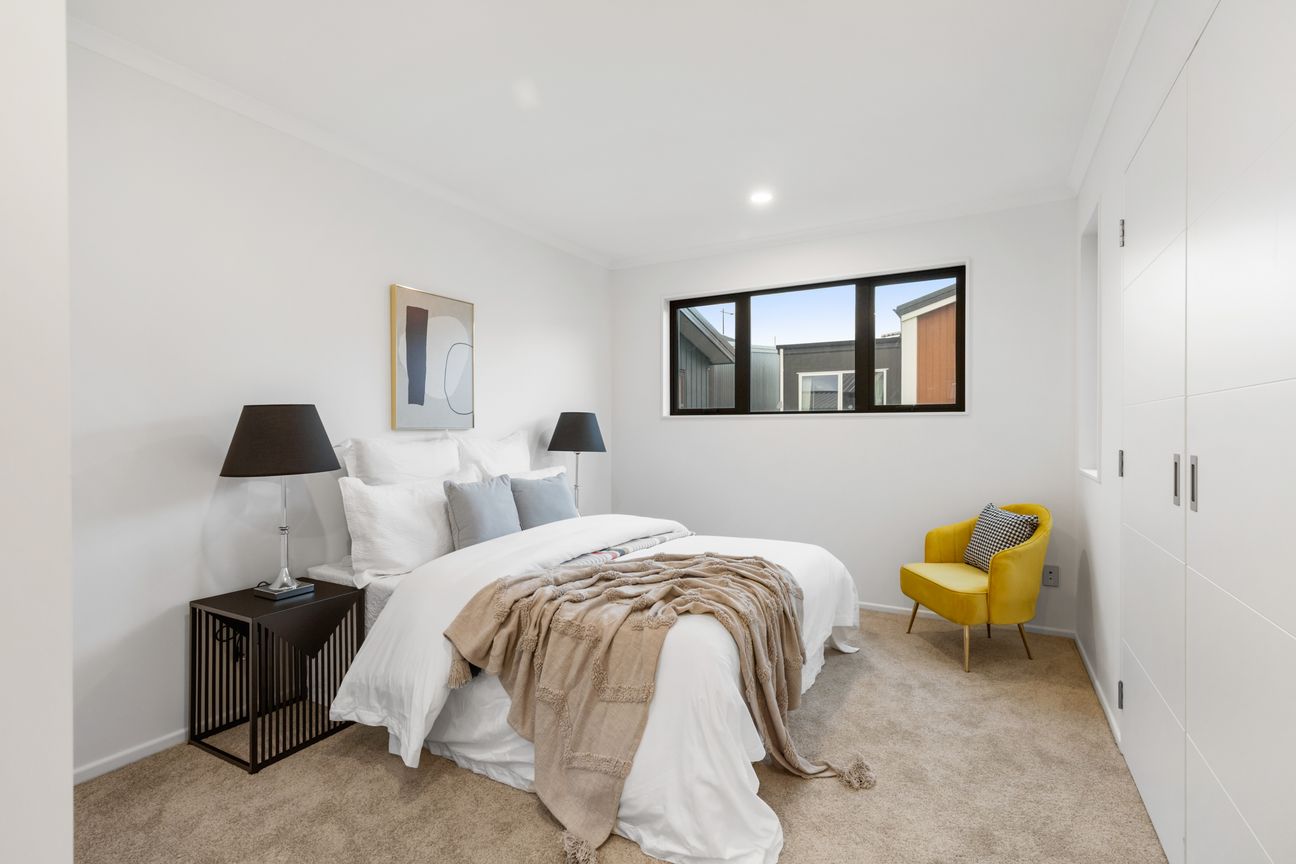 Brand New Standalone Freehold Home - Vendor Wants It Sold! - Więcej