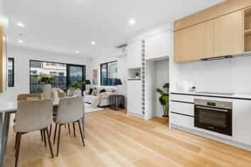 10 Longview Oak Lane, Rosehill