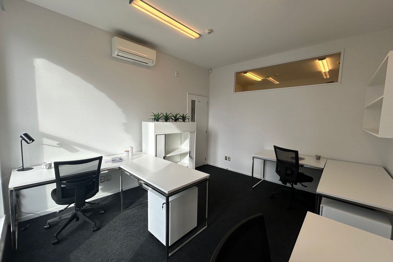 Fully Furnished High Street Office – pohled 6