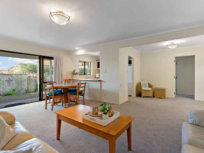 2/47 Uxbridge Road, Howick