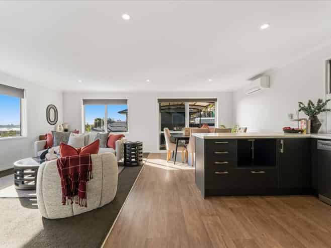 35 Jane Way, Hairini