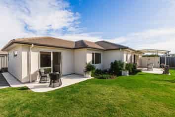 8 Rotoiti Way, Poraiti