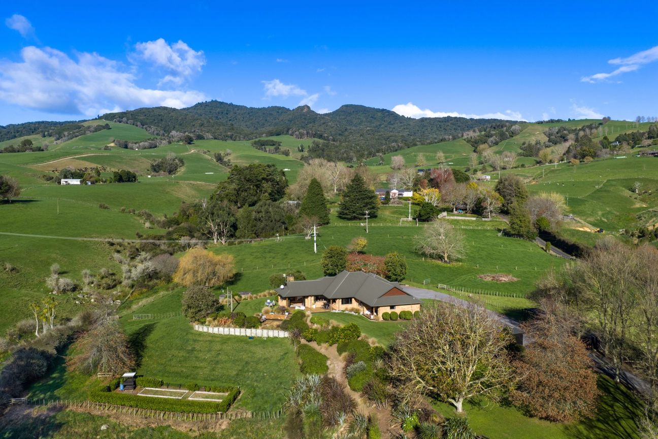 Magical Mountain Retreat near Lake Karapiro - Vaade 6