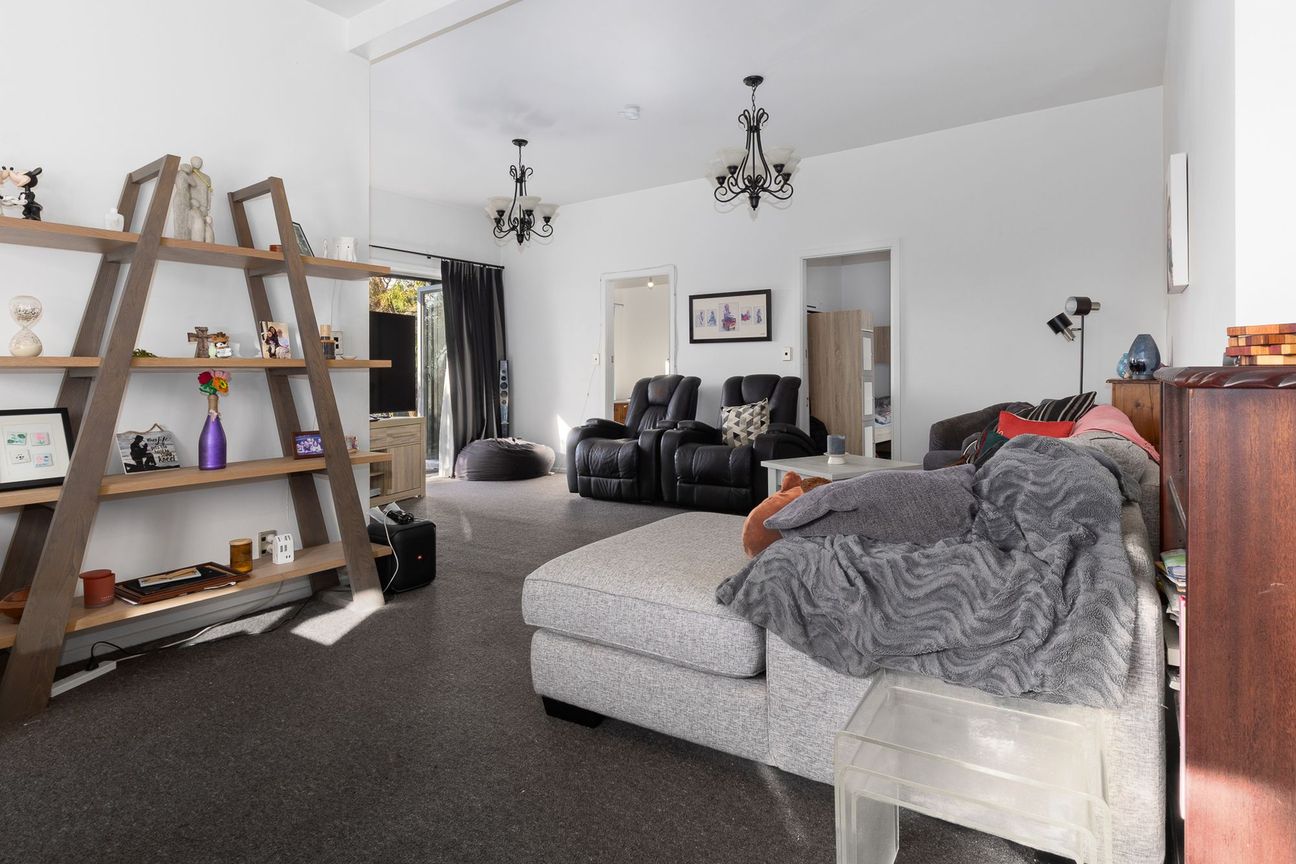 BIG BACKYARD. CENTRAL LOCATION. EASY LIVING. - Aanzicht 4
