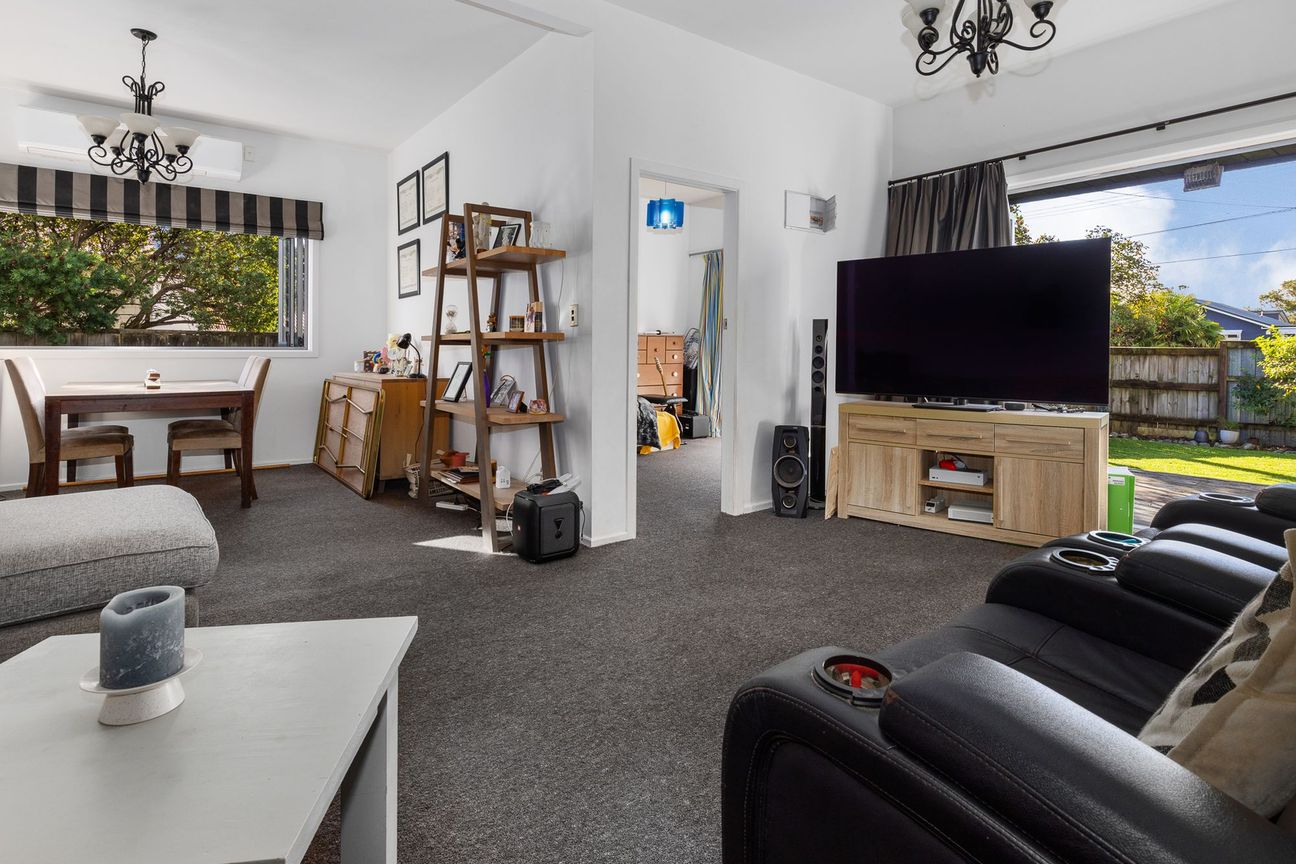 BIG BACKYARD. CENTRAL LOCATION. EASY LIVING. - Aanzicht 2