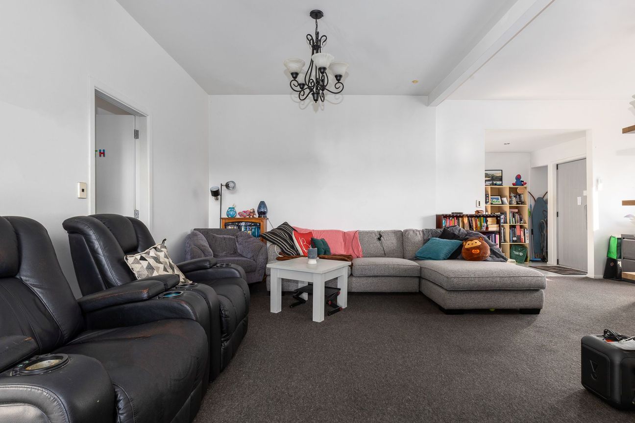 BIG BACKYARD. CENTRAL LOCATION. EASY LIVING. - Aanzicht 3