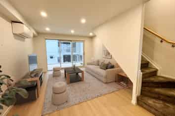 16/9 Aeroview Drive, Beach Haven