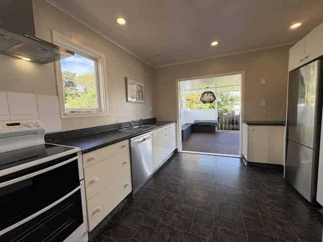 298 Clifton Road, Te Awanga