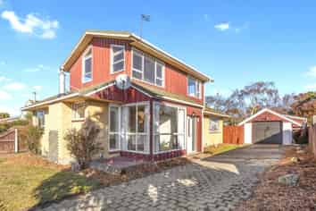 33 Frensham Crescent, Woolston