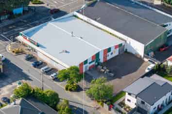 High profile bulk retail