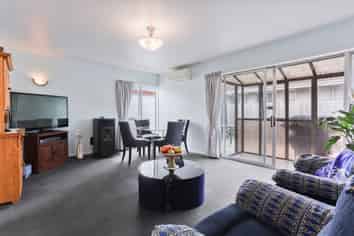 2/14 Lane Street, Woolston