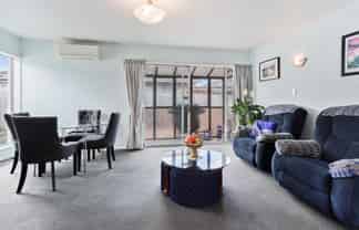 2/14 Lane Street, Woolston
