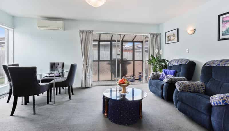2/14 Lane Street, Woolston